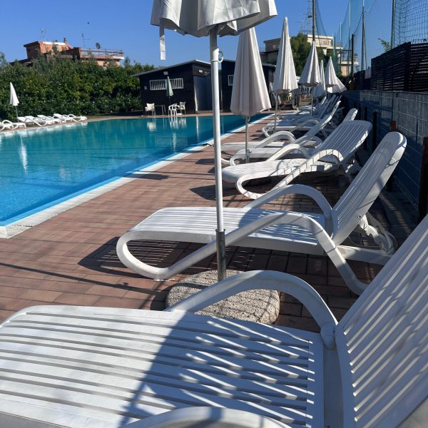 lettini-piscina-square